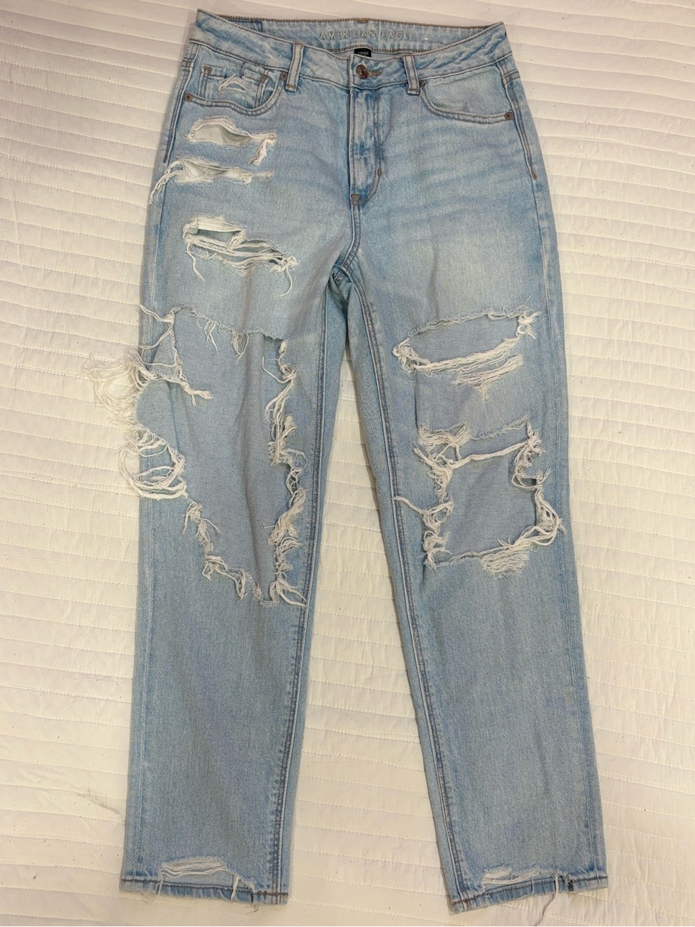 American Eagle Strigid Distressed Mom Jeans Light Wash Denim Women's 8